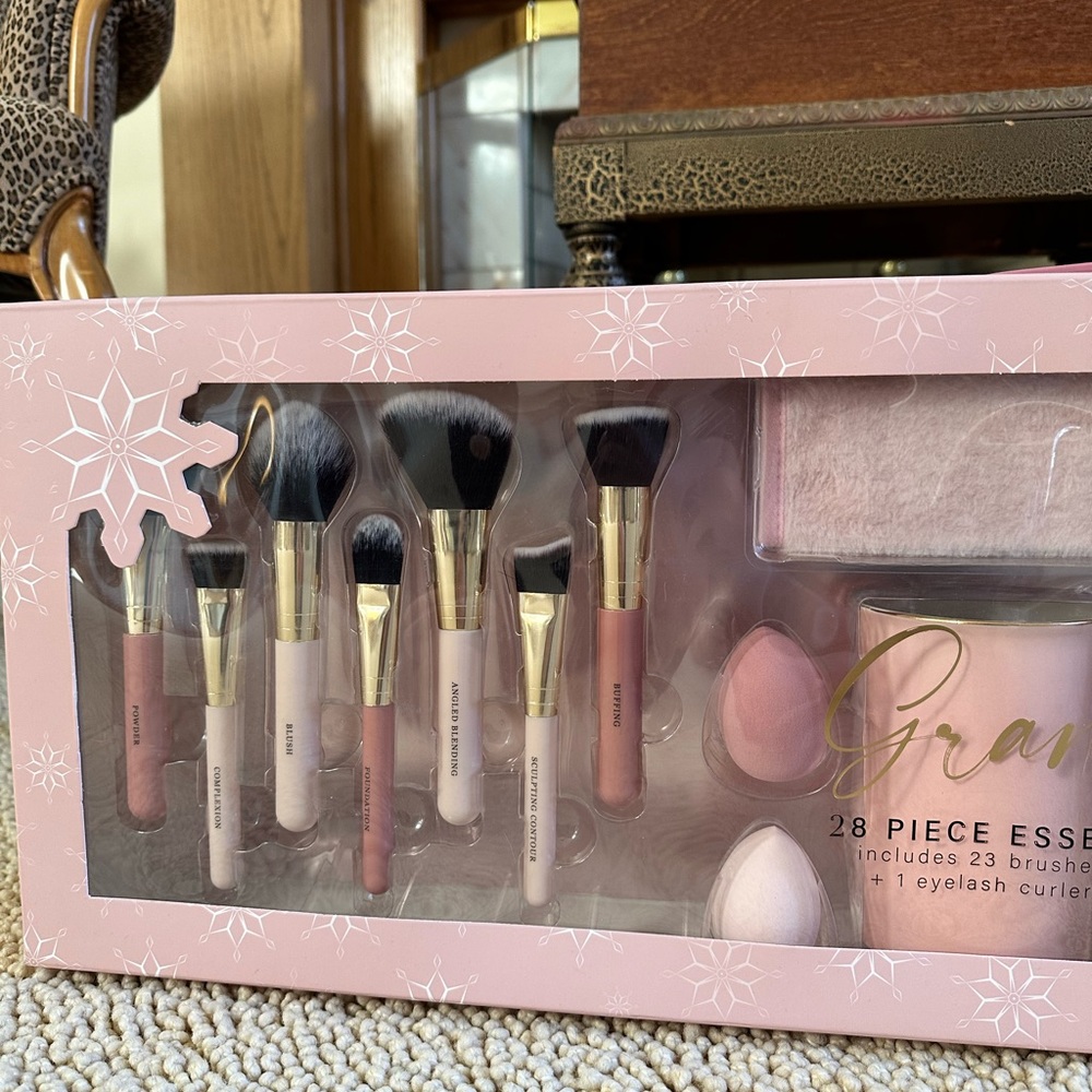 Glitz & Glam Grand Luxe brush set! Every makeup brush you could need!